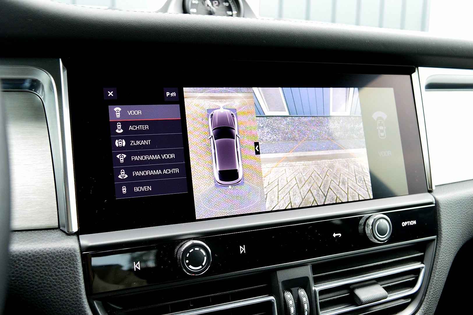 2022 Porsche Macan 2.0 T 4WD Panoramic Roof Air Suspension - Image 22