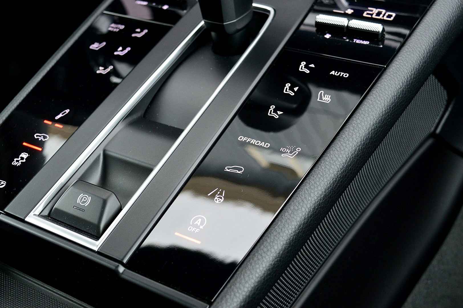 2022 Porsche Macan 2.0 T 4WD Panoramic Roof Air Suspension - Image 28