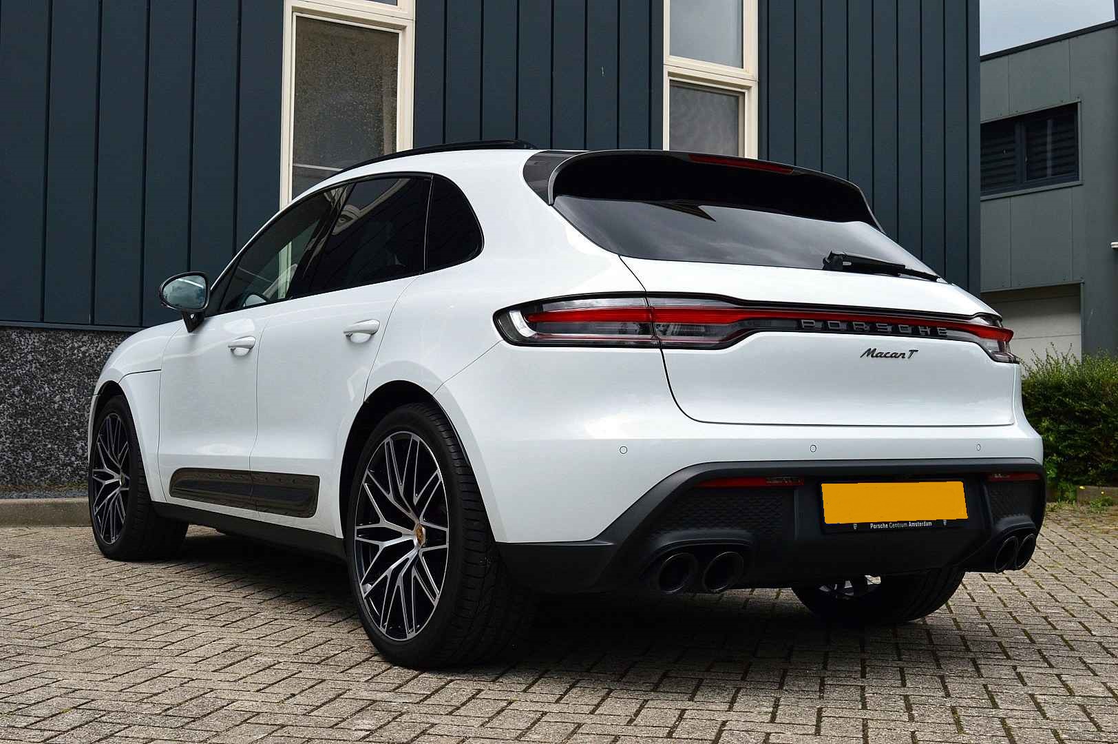 2022 Porsche Macan 2.0 T 4WD Panoramic Roof Air Suspension - Image 4