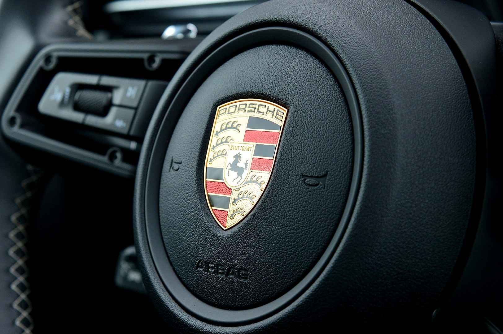 2022 Porsche Macan 2.0 T 4WD Panoramic Roof Air Suspension - Image 39