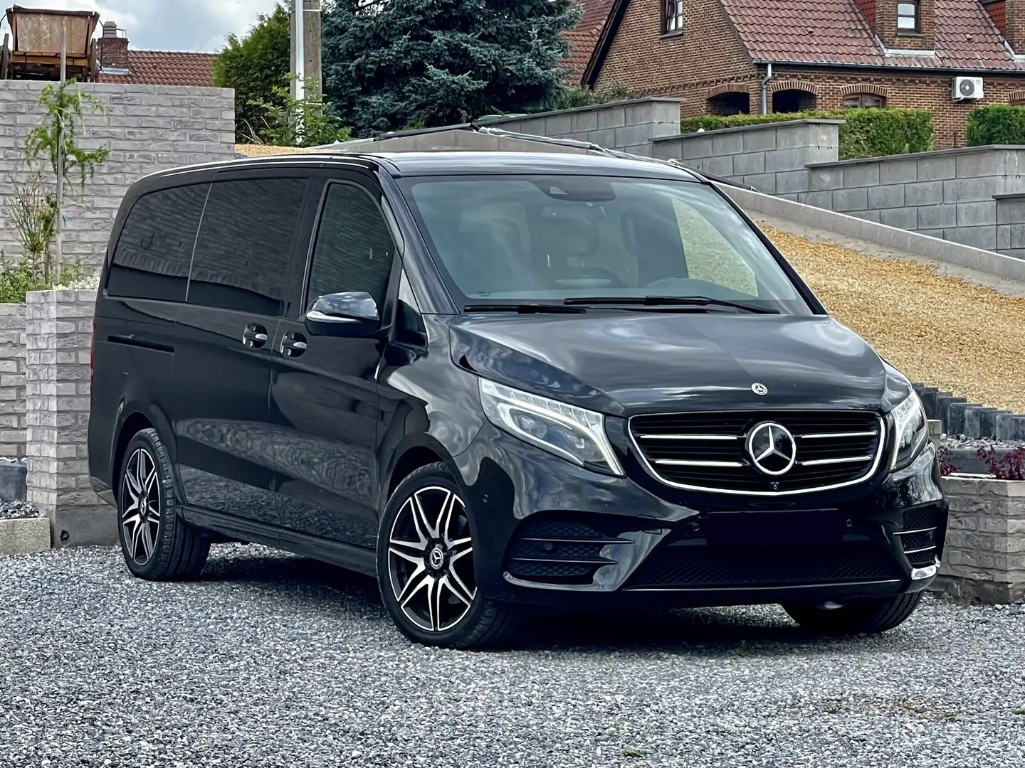 2019 Mercedes-Benz V 250d AMG 8 SEATS PANO DISTRO CAMERA LED - Image 4