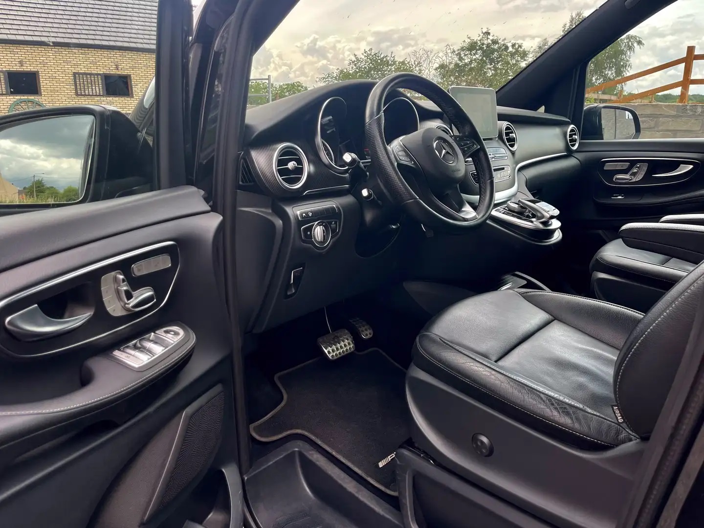 2019 Mercedes-Benz V 250d AMG 8 SEATS PANO DISTRO CAMERA LED - Image 9