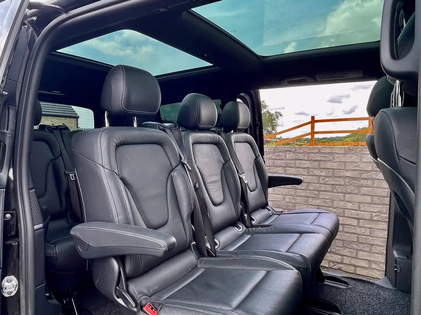 2019 Mercedes-Benz V 250d AMG 8 SEATS PANO DISTRO CAMERA LED - Image 16
