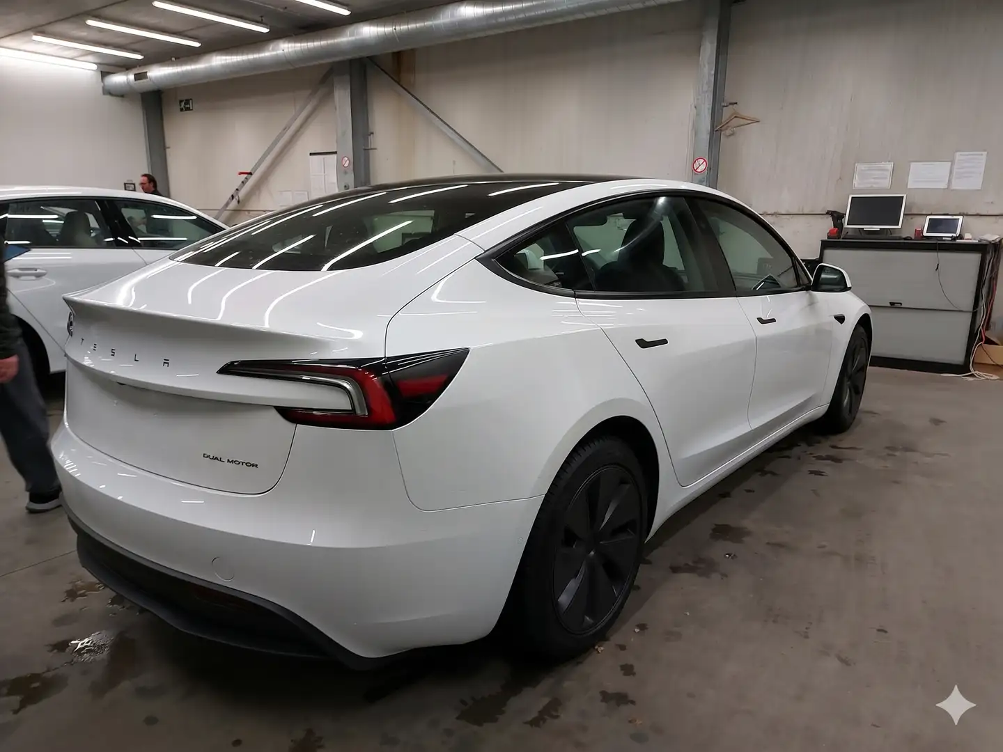 2024 Tesla Model 3 78 kWh AWD Long Range Dual Motor - Image 7