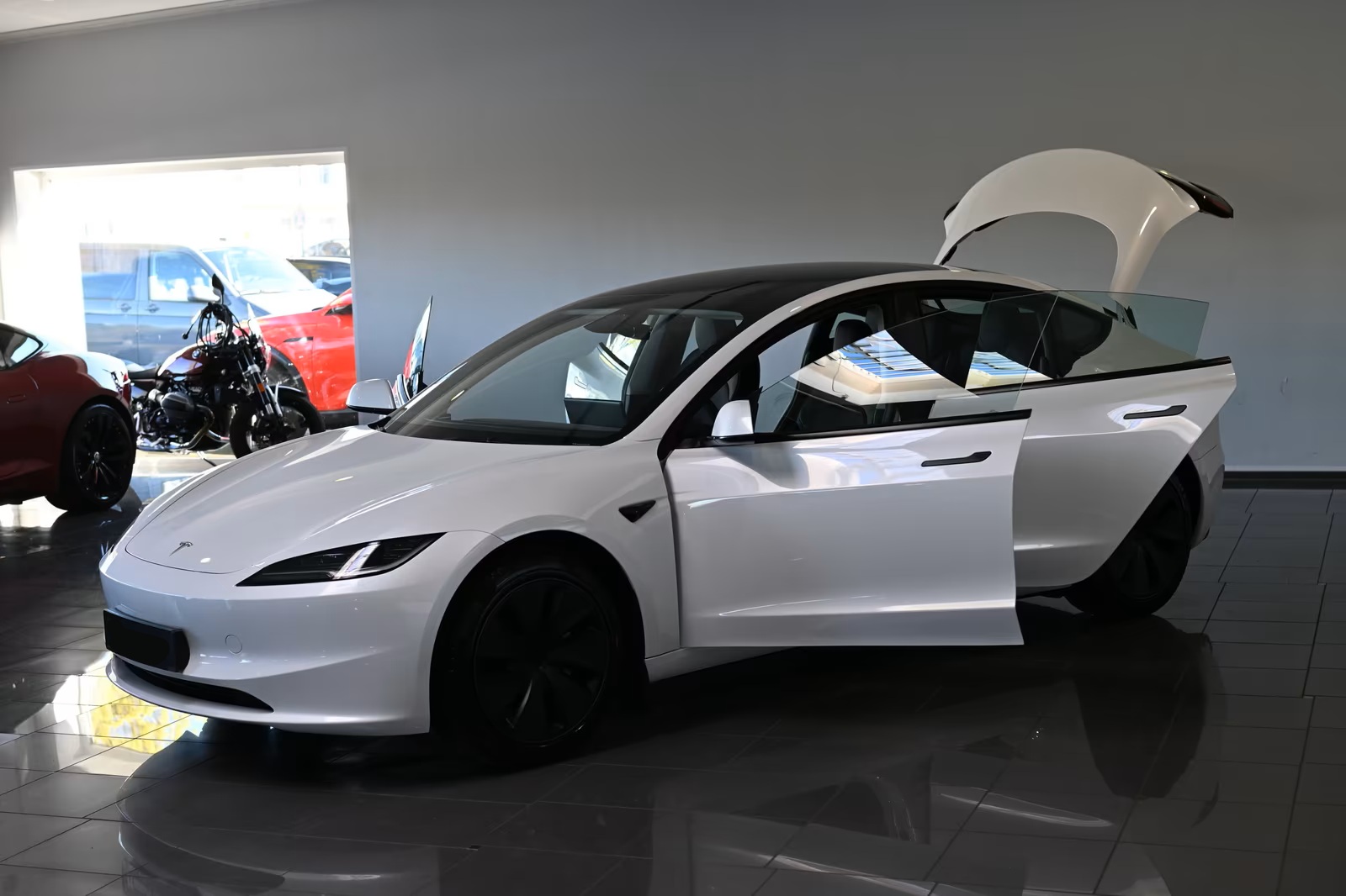 2024 Tesla Model 3 78 kWh AWD Long Range Dual Motor - Image 4