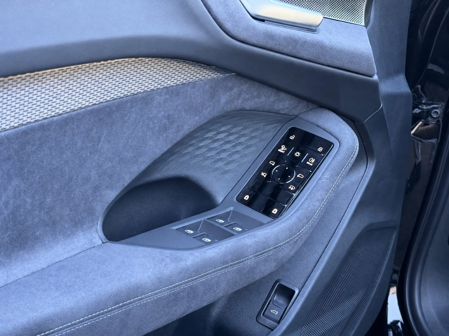 2025 Audi A5 Avant 2.0 TDI QUATTRO HUD PANO S LINE - Image 7