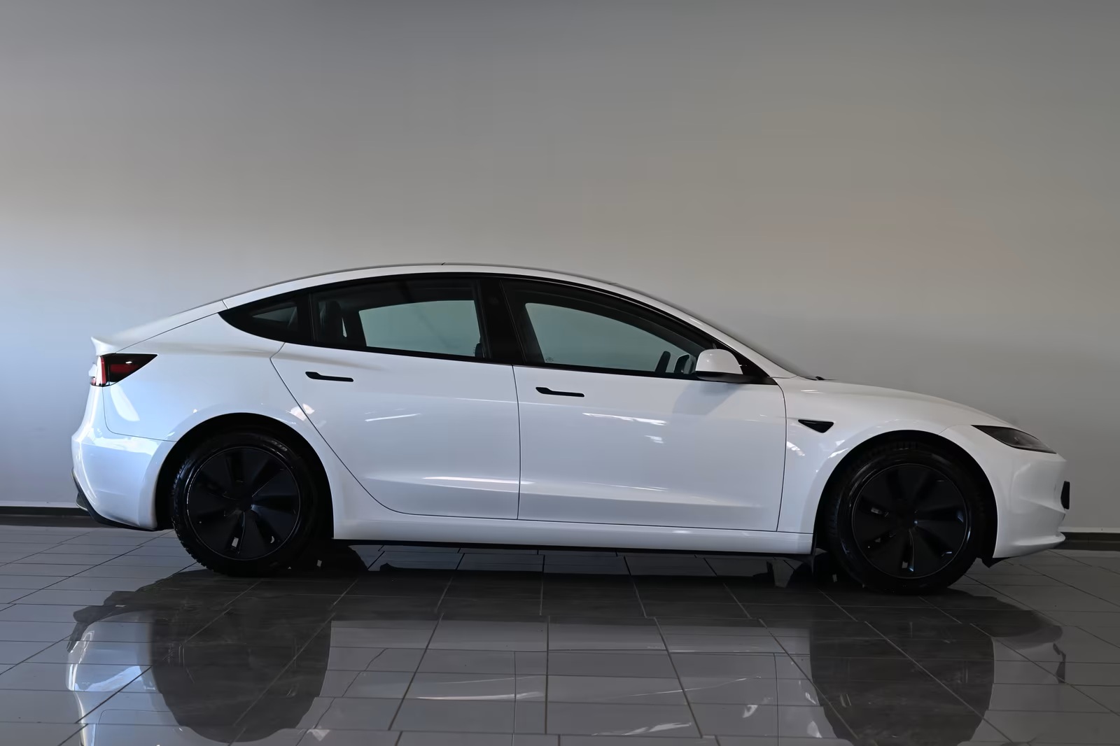 2024 Tesla Model 3 78 kWh AWD Long Range Dual Motor - Image 5