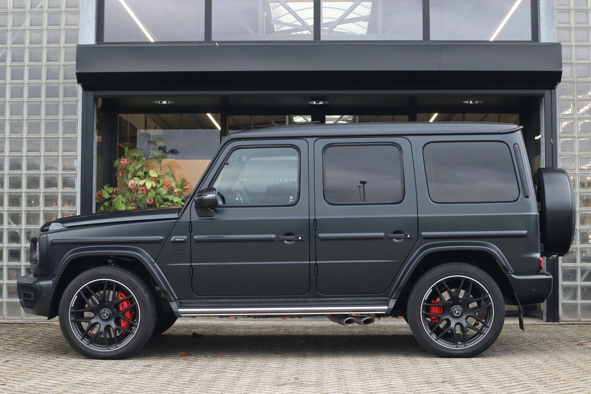 2023 Mercedes-Benz G 63 AMG Jet-black Magno Carbon 585HP - Image 6