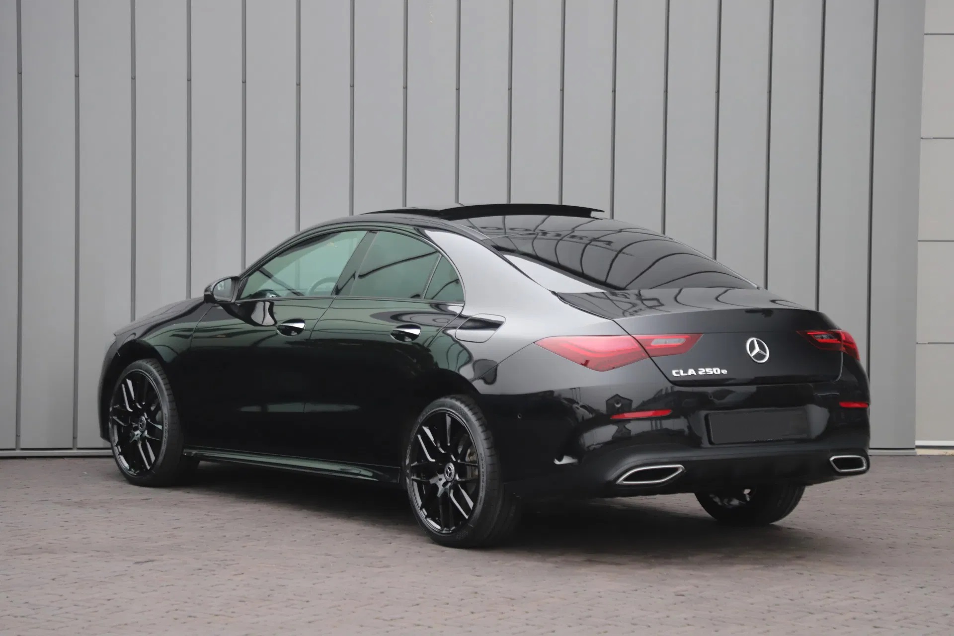 2023 Mercedes-Benz CLA 250e AMG 218HP Pano Keyles-go - Image 4