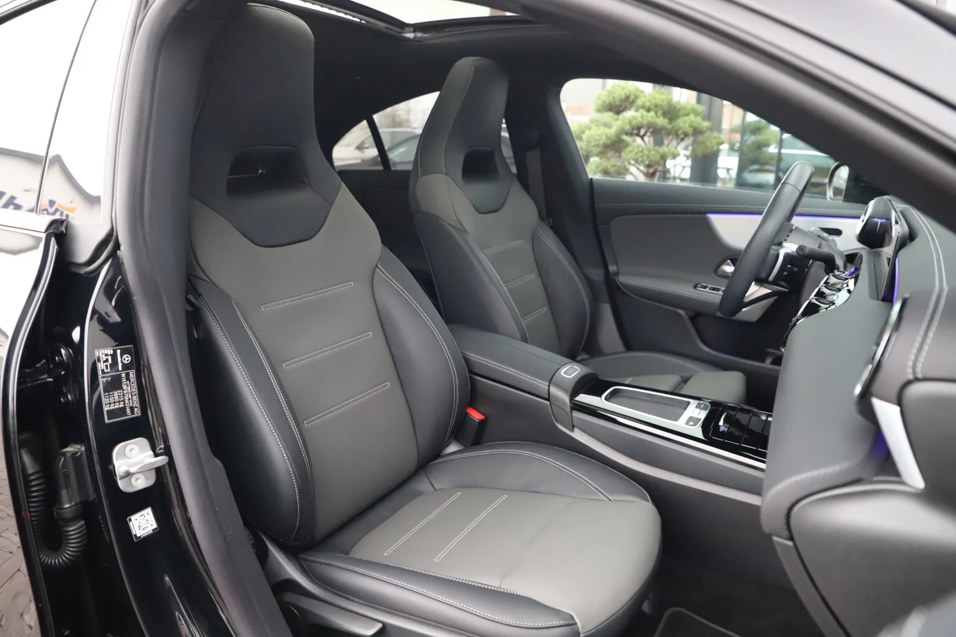 2023 Mercedes-Benz CLA 250e AMG 218HP Pano Keyles-go - Image 8