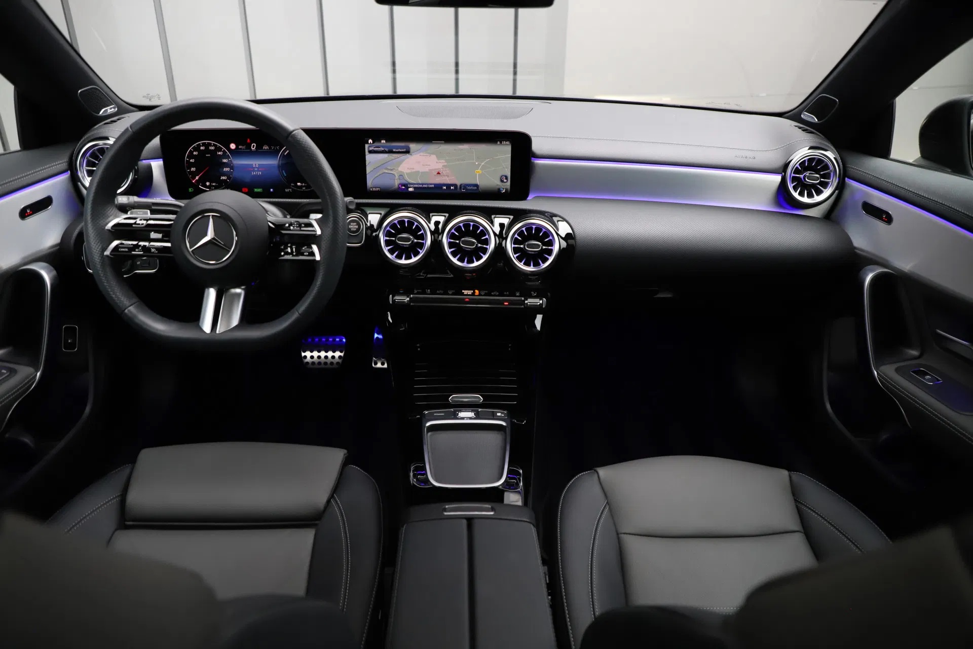 2023 Mercedes-Benz CLA 250e AMG 218HP Pano Keyles-go - Image 33