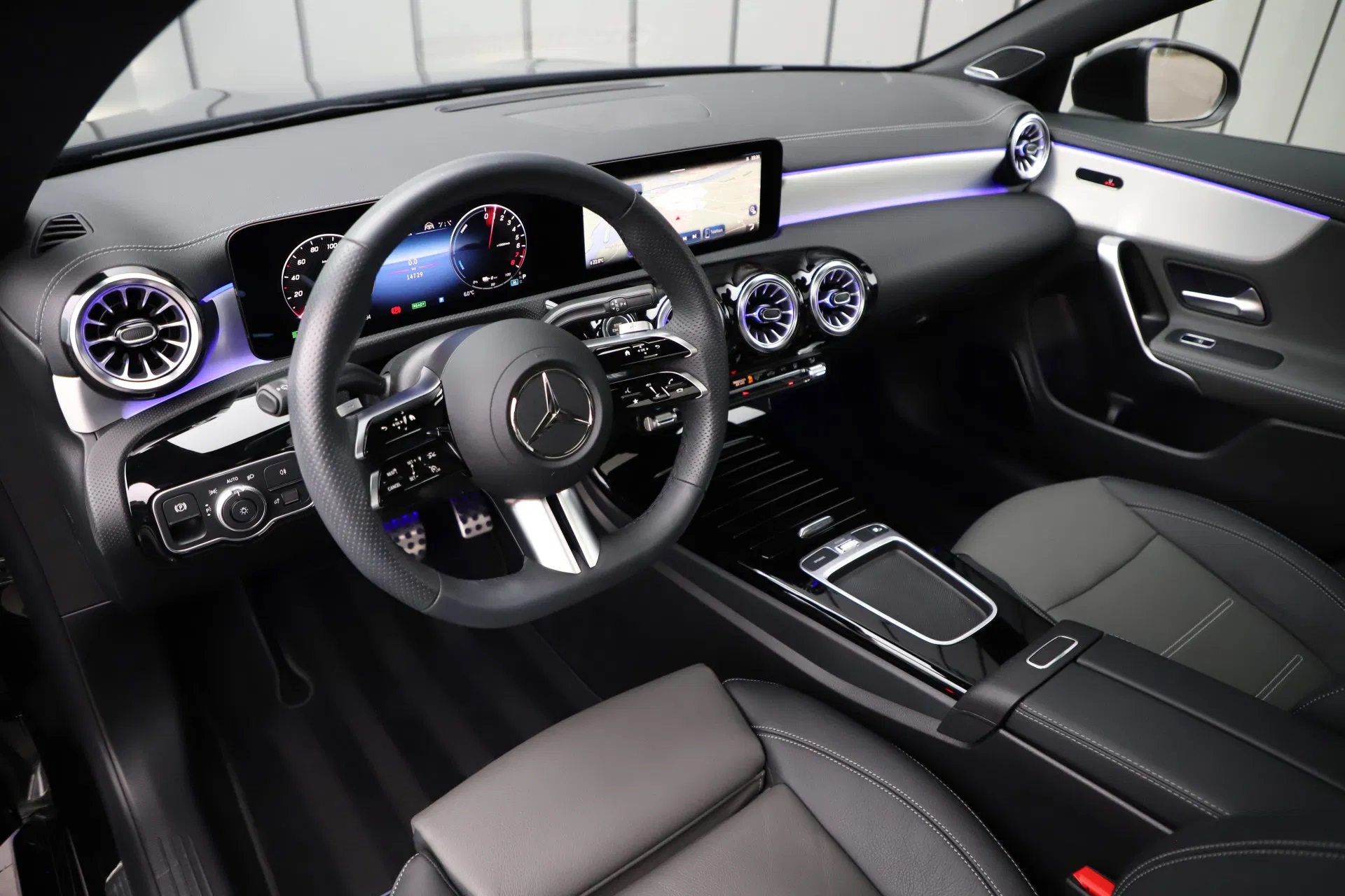 2023 Mercedes-Benz CLA 250e AMG 218HP Pano Keyles-go - Image 9