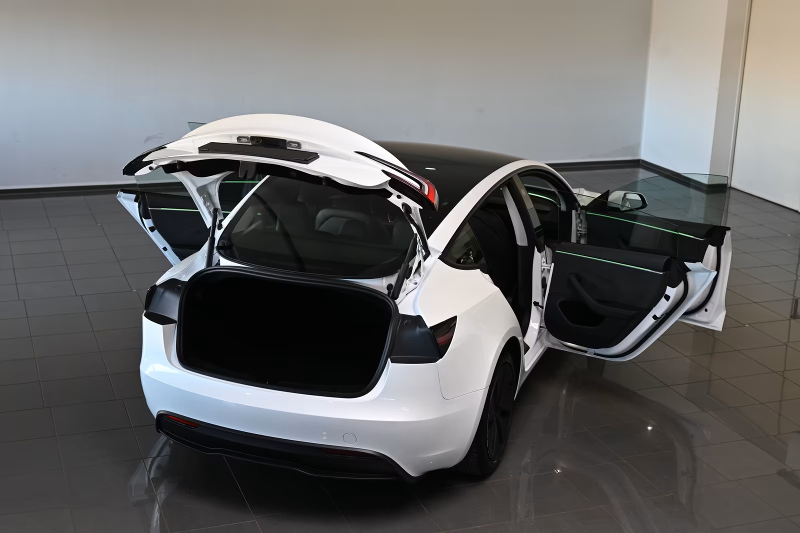 2024 Tesla Model 3 78 kWh AWD Long Range Dual Motor - Image 8