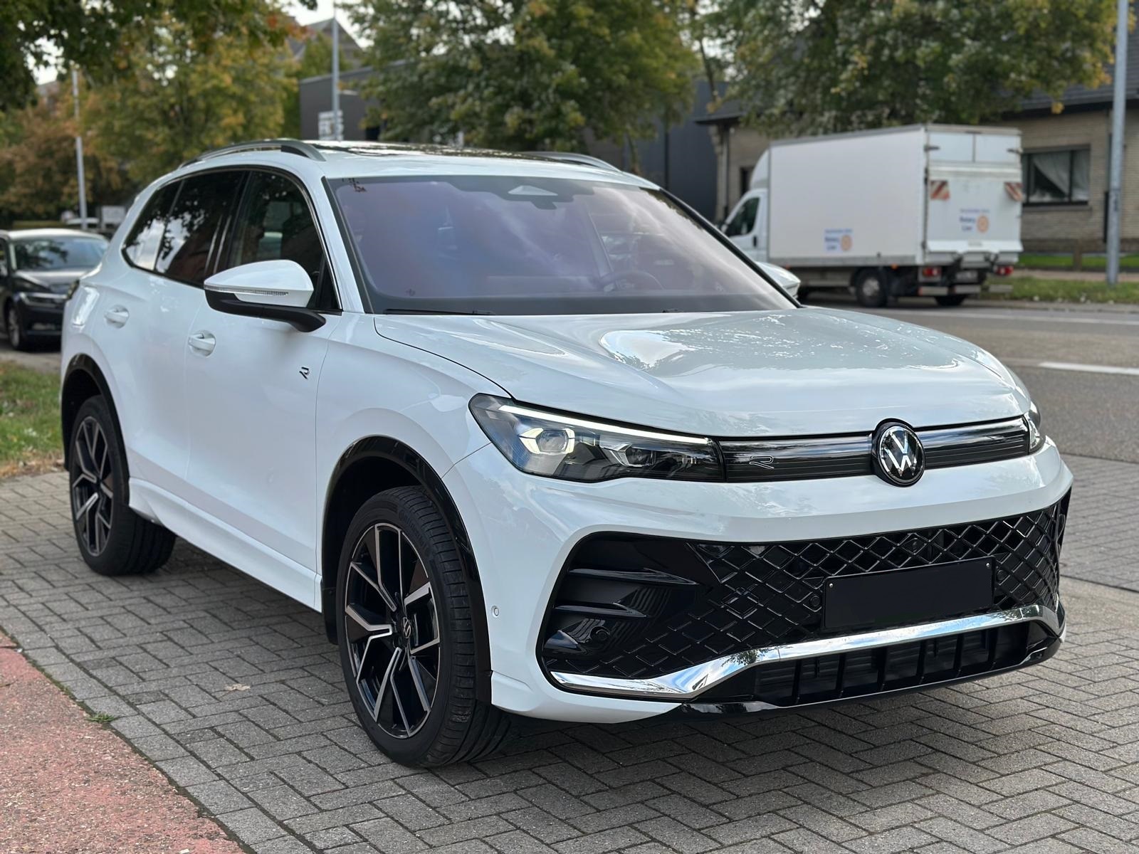 2024 Volkswagen Tiguan 2.0TDI 4 Motion R Line 193hp Full - Image 3
