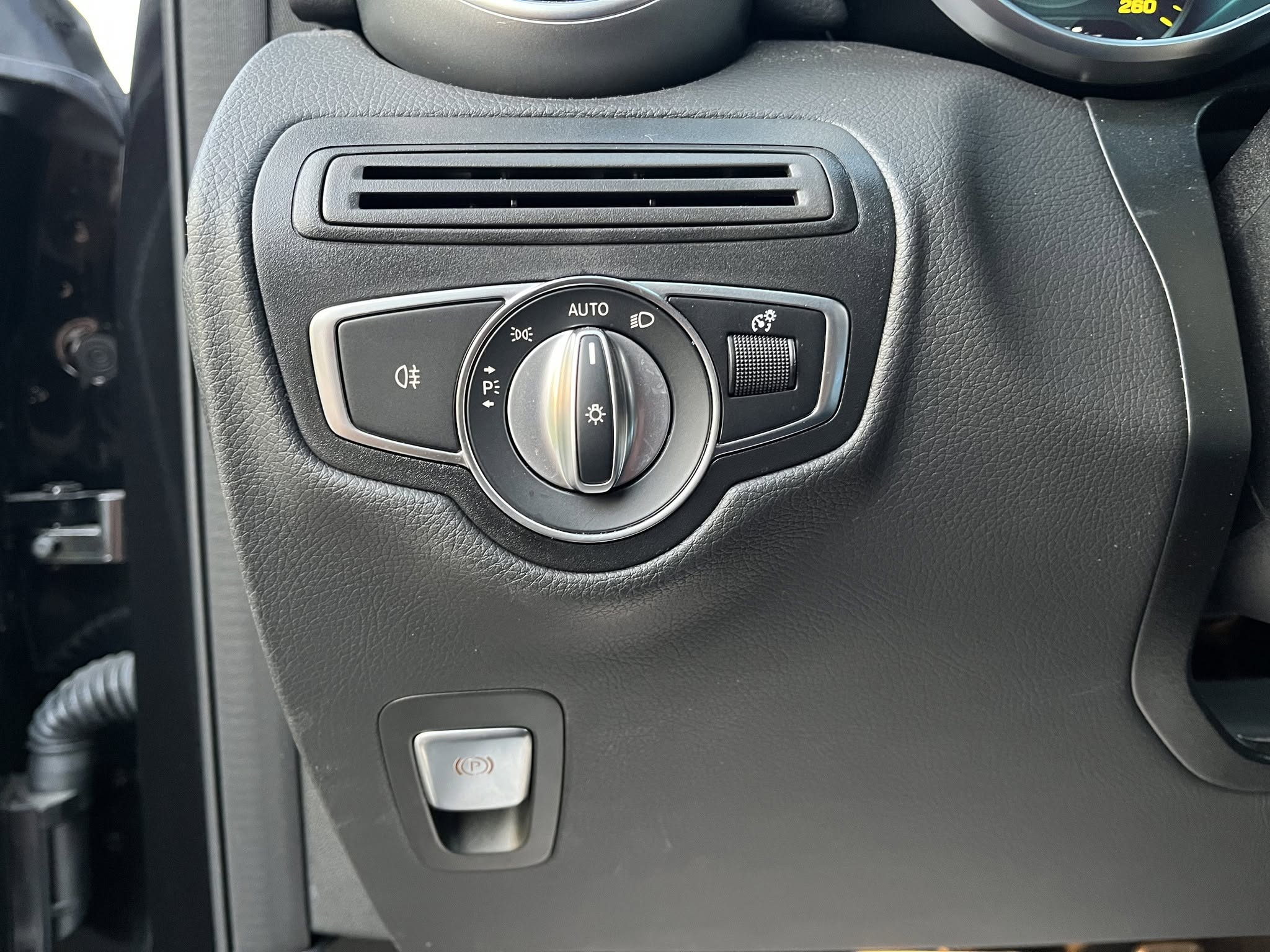 2024 Mercedes-Benz GLC300DE COUPE AMG LINE - Image 12