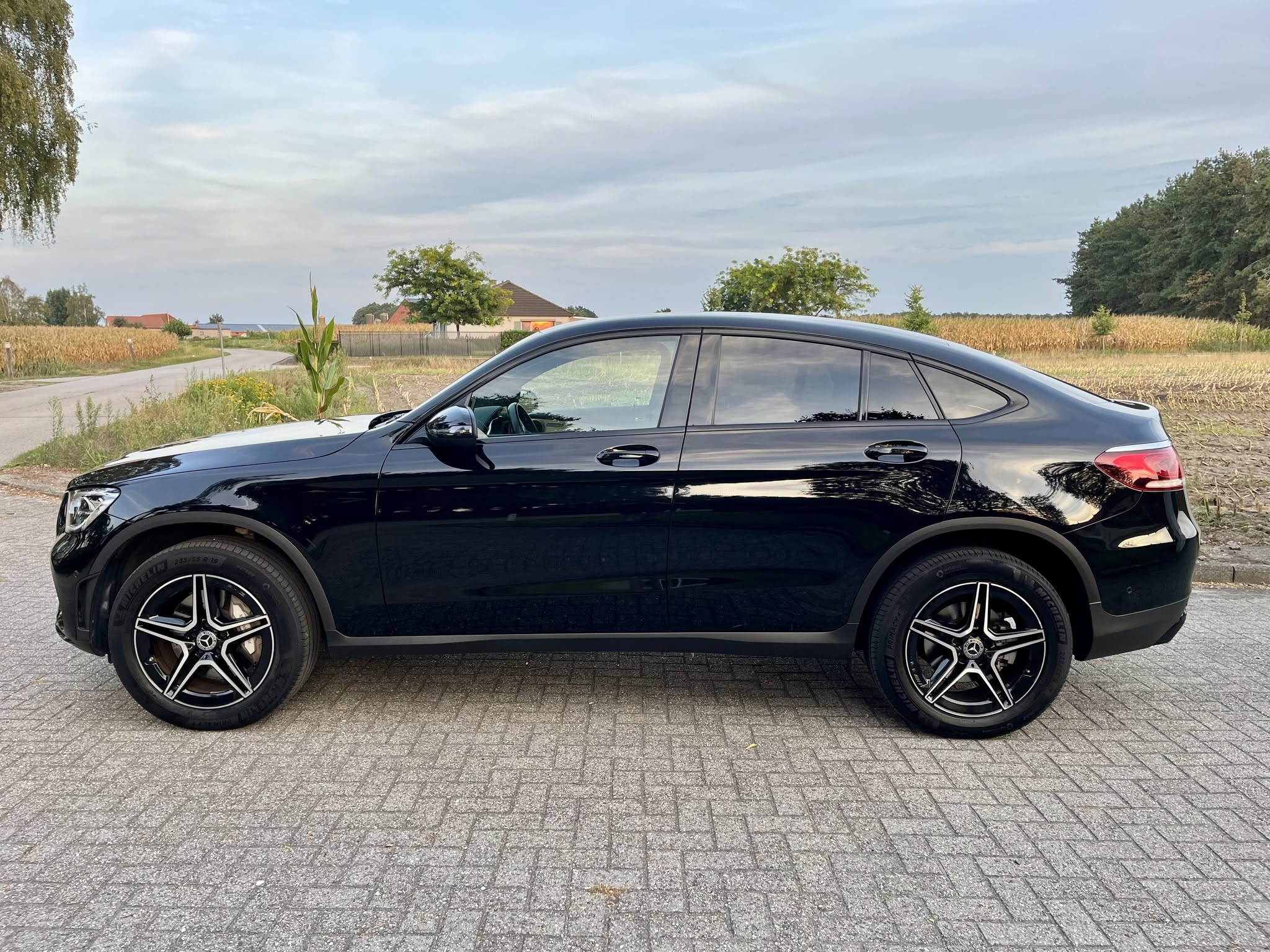 2024 Mercedes-Benz GLC300DE COUPE AMG LINE - Image 2