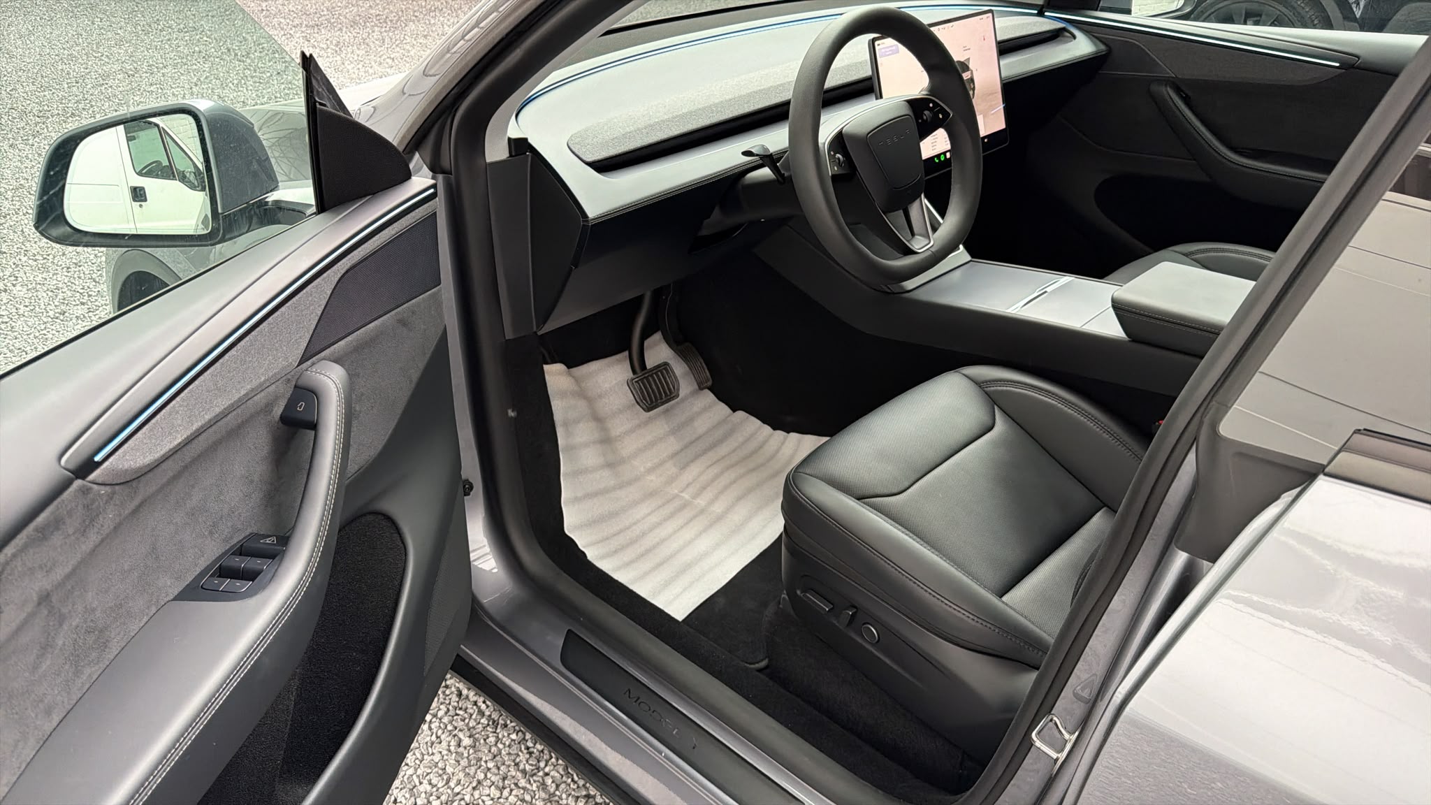 2025 Tesla Model Y Juniper AWD Dual Motor Long Range 514HP - Image 10